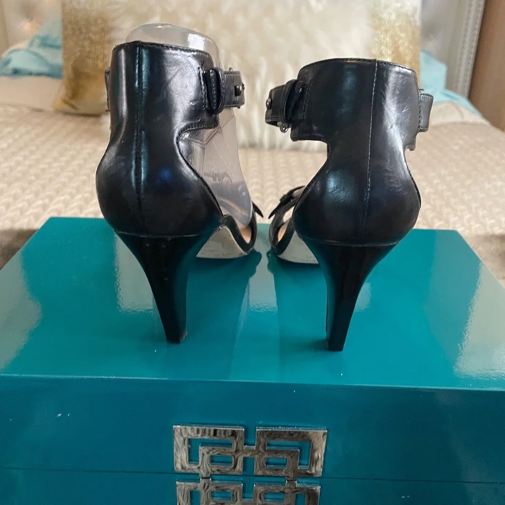 Via Spiga Black Leather T-Strap Edgy Ankle Strap Heels Size 7M - Picture 4 of 11